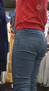 兰牛白胸图红衫美邦店员