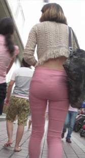 跟拍粉裤紧身少妇