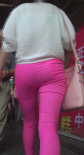 跟拍红裤OL美少妇