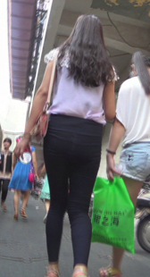 街拍黑裤紧身OL身材好