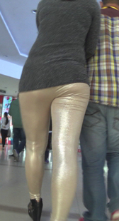 紧身打底黄裤口味有点重