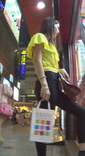 黑裤打底少妇长得好身材更好