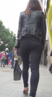 街拍黑裤OL小高跟少妇