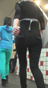 长时间跟拍黑裤大屁股少妇