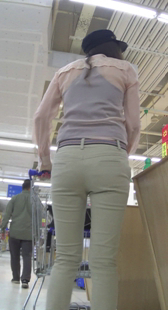 超市高挑布裤OL少妇