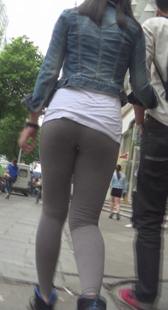 呢绒包臀紧身小妹