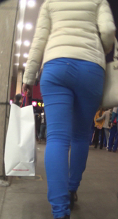 蓝裤包臀紧身少妇