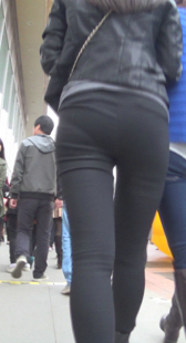 细腰包臀紧身少妇身材好