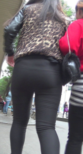 包臀紧身黑裤小少妇