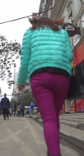 红色包臀少妇内痕紧