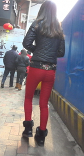 经典打底红裤少妇