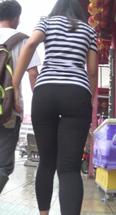 细腰丰臀小妹身材好