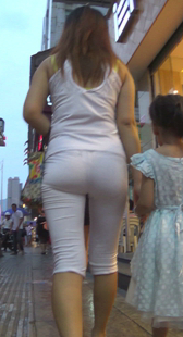 少妇超重口味圆臀内痕紧