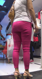 超级大屁股包臀红裤少妇