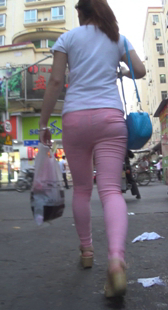 街拍粉裤少女