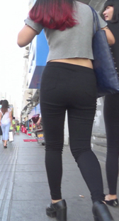街拍大屁股少女