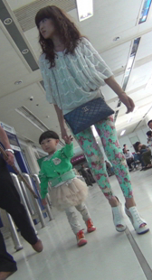 长腿花裤成熟少妇