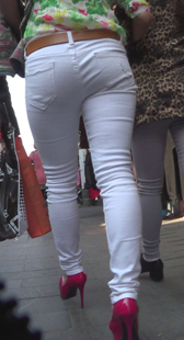 翘臀细高跟白裤