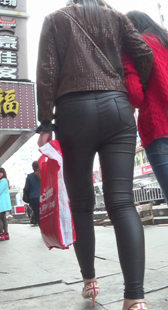 高跟皮裤小少妇