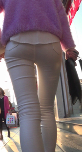 美腿翘臀白紧裤