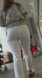 大妈紧身白裤宽臀