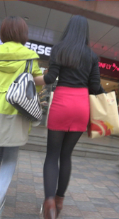街拍包臀黑丝短裙OL美女