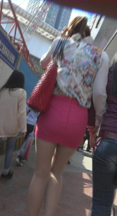 跟拍肉丝超短裙OL白领