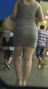 跟拍包臀紧身少妇