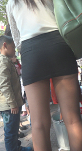 高挑美腿肉丝超短裙