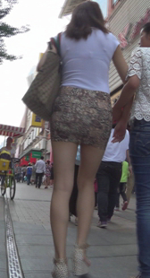 街拍性感包臀少妇