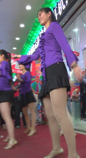 肉丝短裙小妹跳舞