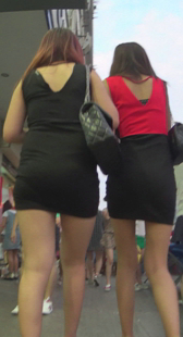 姐妹黑色性感超短裙