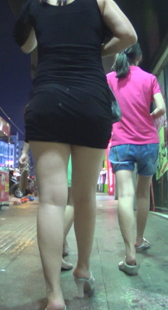 细腰大屁股黑紧短裙