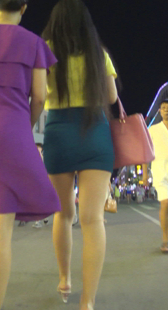 短裙小少妇细腰屁股大