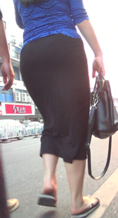 翘臀黑裙小少妇