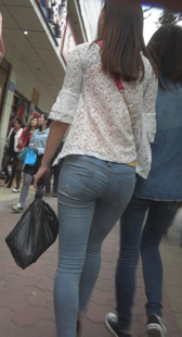 跟拍圆臀牛仔小少妇