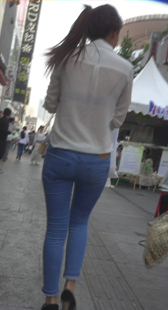 紧身牛仔少妇上衣还这么透明勾引人