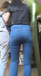 性感紧身牛仔小妹身材好内痕紧