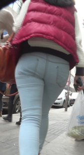 紧身牛仔白裤包臀口味重