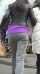 紧身包臀灰牛少妇