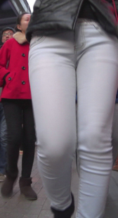 牛仔宽臀小少妇