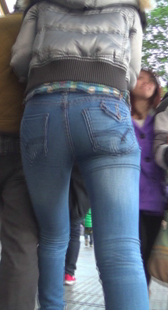 街拍包臀蓝牛小少妇