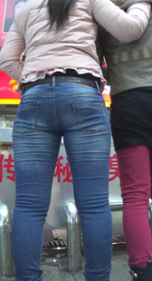 超紧大屁股牛仔少妇