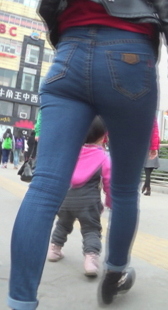 宽臀牛仔少妇屁股压扁了