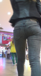 商场灰牛大屁股少妇