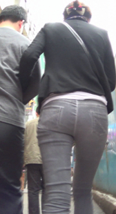 街拍灰牛成熟少妇