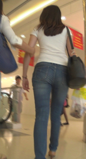 商场宽臀牛仔OL