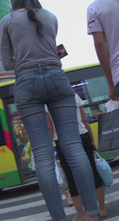 性感长腿牛仔裤