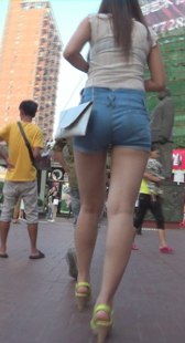 高跟超紧短裤大屁股少女