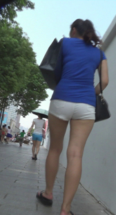 跟拍白臀少妇丰满大腿